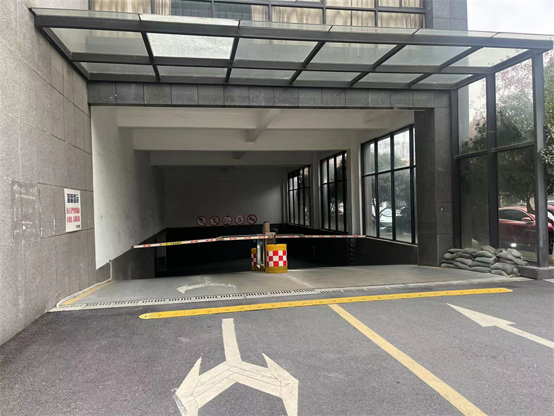 车库入口